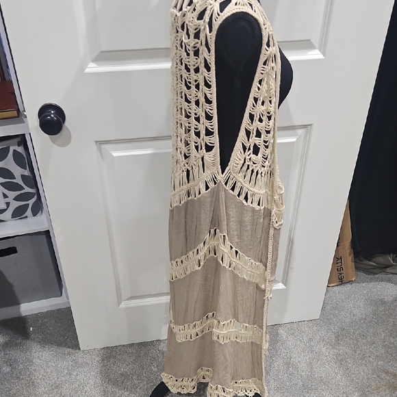 Umgee Boho Crochet Vest in Cream and Brown - Picture 5 of 8